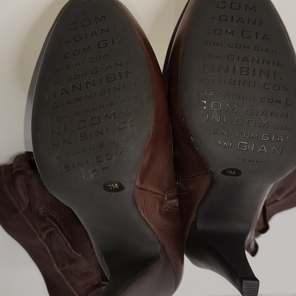 Women NWOT Gianni Bini leather boots - Picture 9 of 13